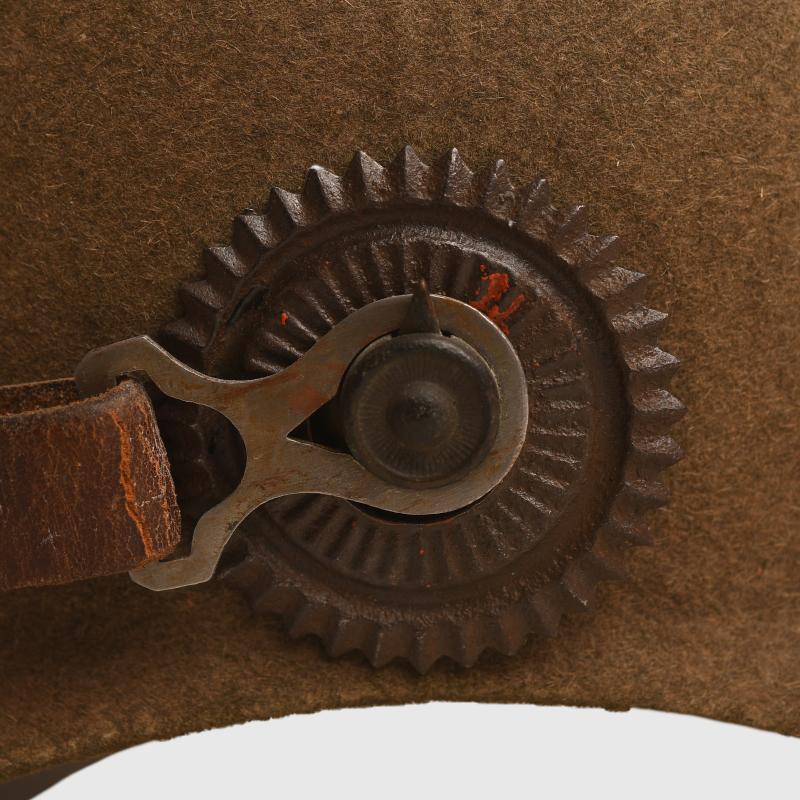 GERMAN WWI PRUSSIAN FELT PICKELHAUBE.