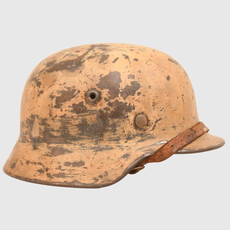 GERMAN WWII TROPICAL M.40 LUFTWAFFE SINGLE DECAL COMBAT HELMET.