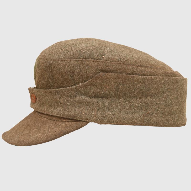 GERMAN WWII ARMY SINGLE BUTTON M.43 CAP.