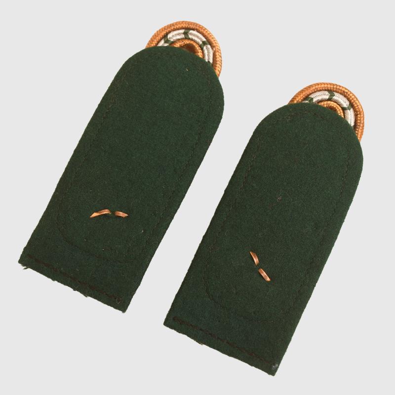 GERMAN WWII ARMY ADMINISTRATION LIEUTENANT GENERAL’S SHOULDER BOARDS.