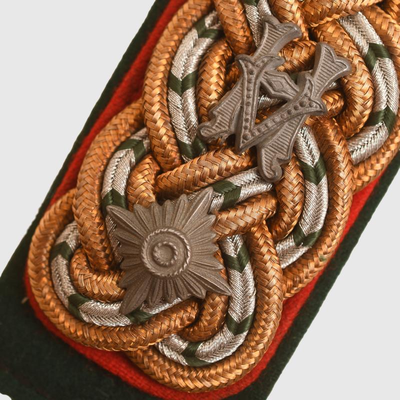 GERMAN WWII ARMY ADMINISTRATION LIEUTENANT GENERAL’S SHOULDER BOARDS.