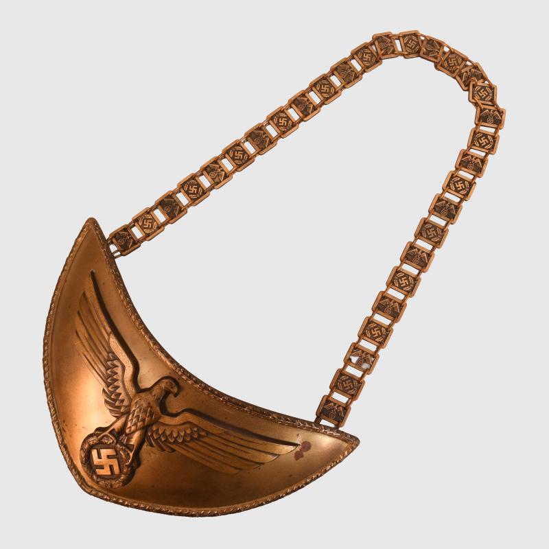 GERMAN WWII POLITICAL LEADERS GORGET.