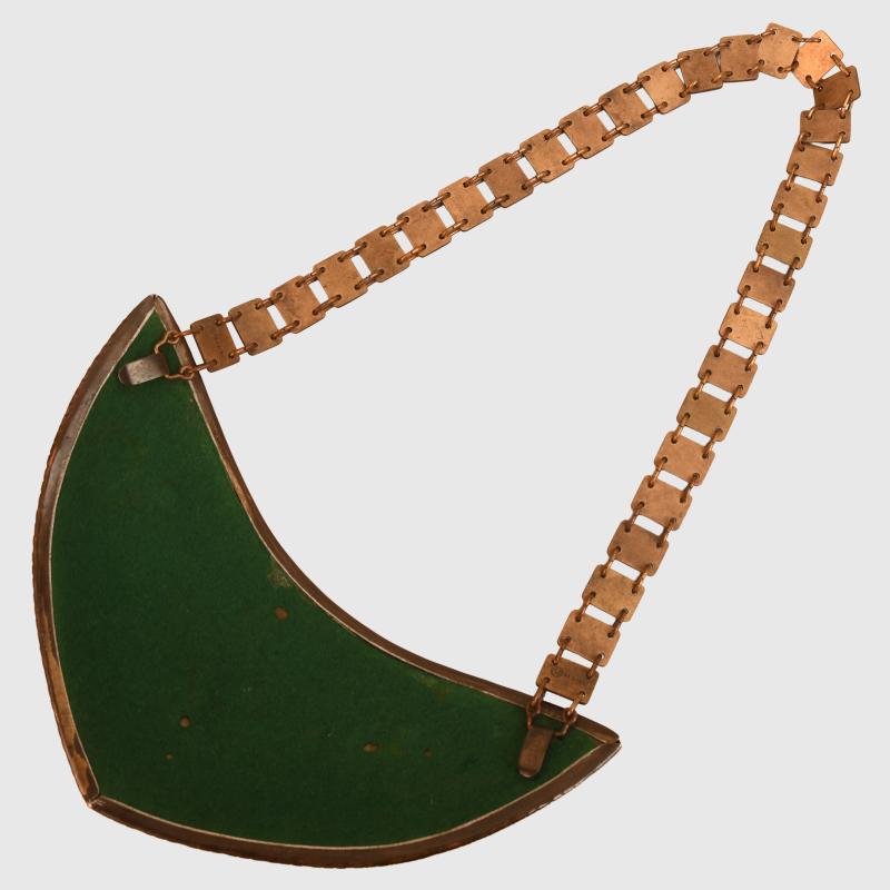 GERMAN WWII POLITICAL LEADERS GORGET.