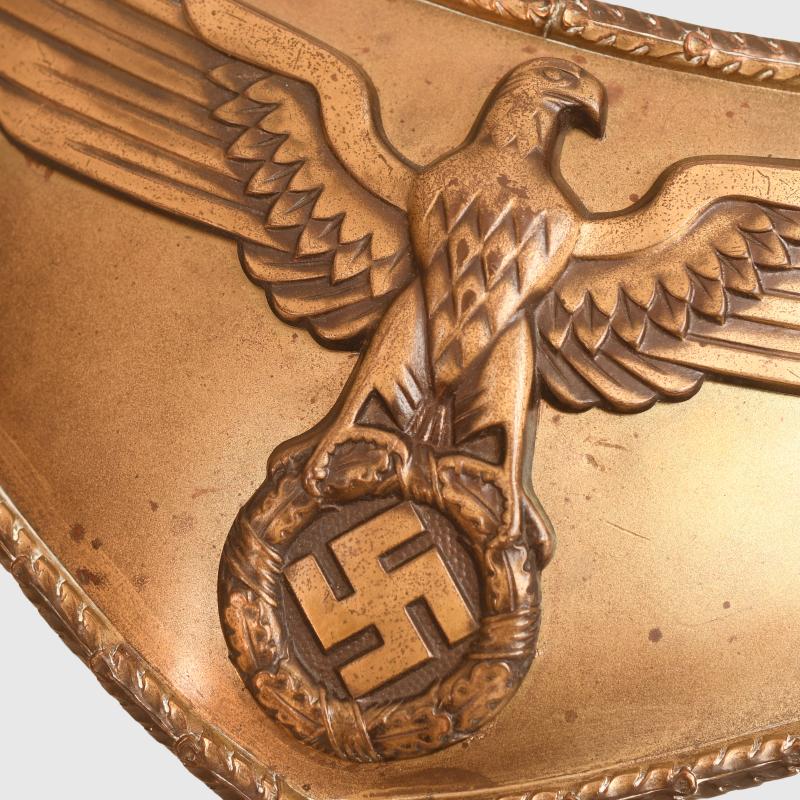 GERMAN WWII POLITICAL LEADERS GORGET.