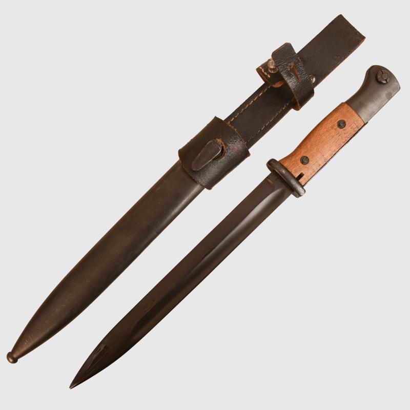 GERMAN WWII K/98 BAYONET WITH SIMPLIFIED FROG.
