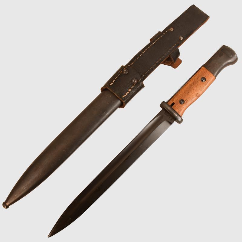 GERMAN WWII K/98 BAYONET WITH SIMPLIFIED FROG.