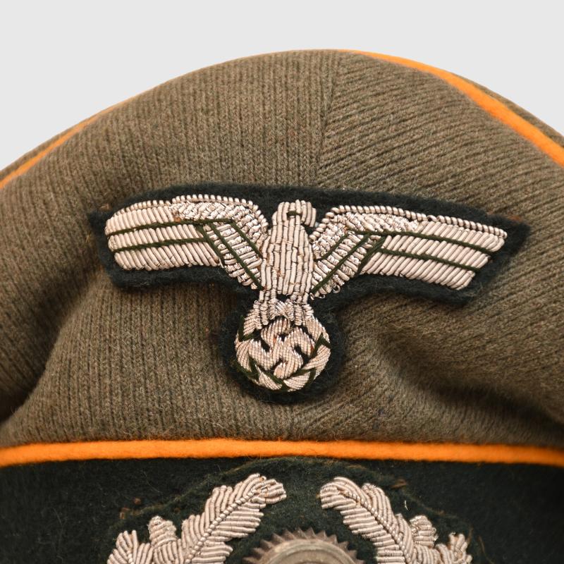 GERMAN WWII ARMY CAVALRY OFFICERS VISOR CAP.