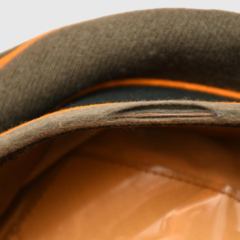 GERMAN WWII ARMY CAVALRY OFFICERS VISOR CAP.