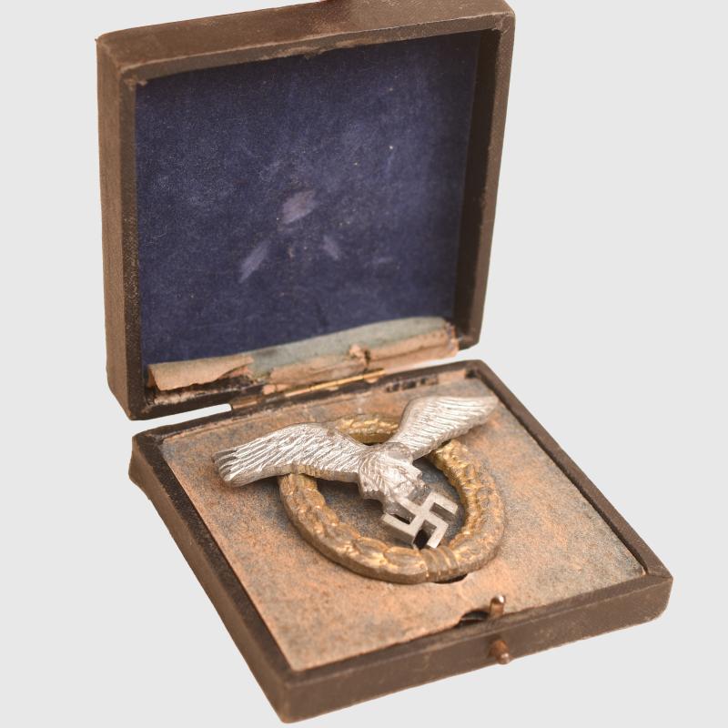 GERMAN WWII LUFTWAFFE PILOT OBSERVERS BADGE IN ITS ORIGINAL CASE.