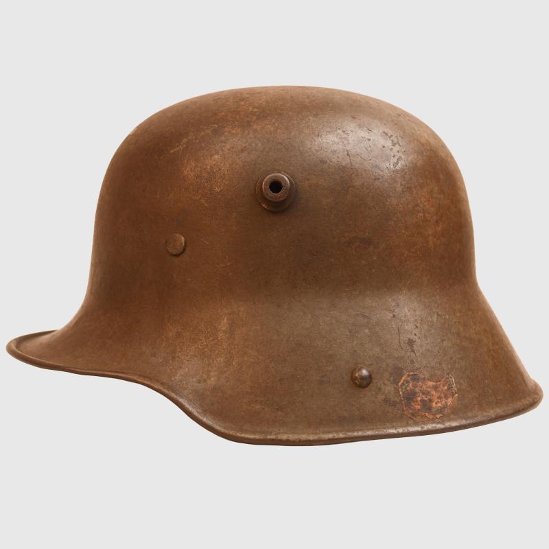 GERMAN WWI M.16 TRENCH HELMET WITH LINER AND ORIGINAL CHINSTRAP.