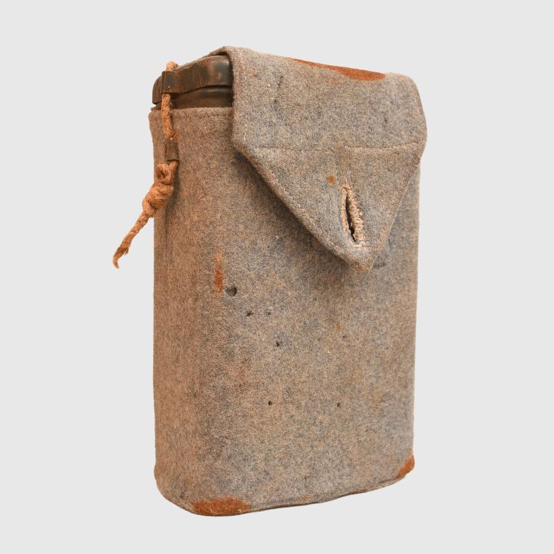 FRENCH WWI M2 GAS MASK TIN AND COVER.