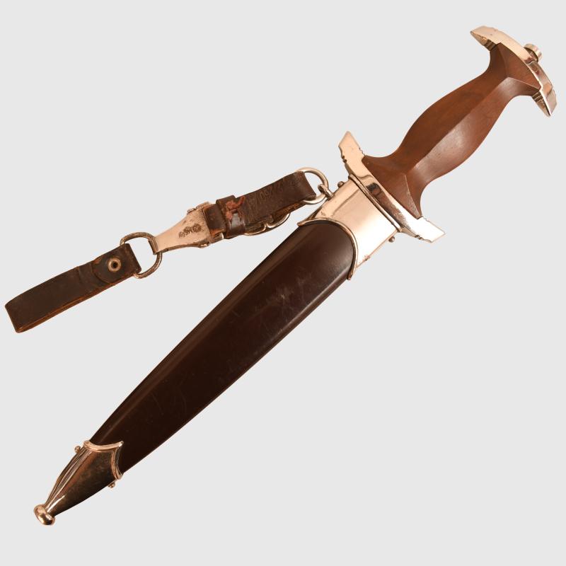 GERMAN WWII SA MODEL 33 MANS DAGGER. VERY CLOSE TO MINT.
