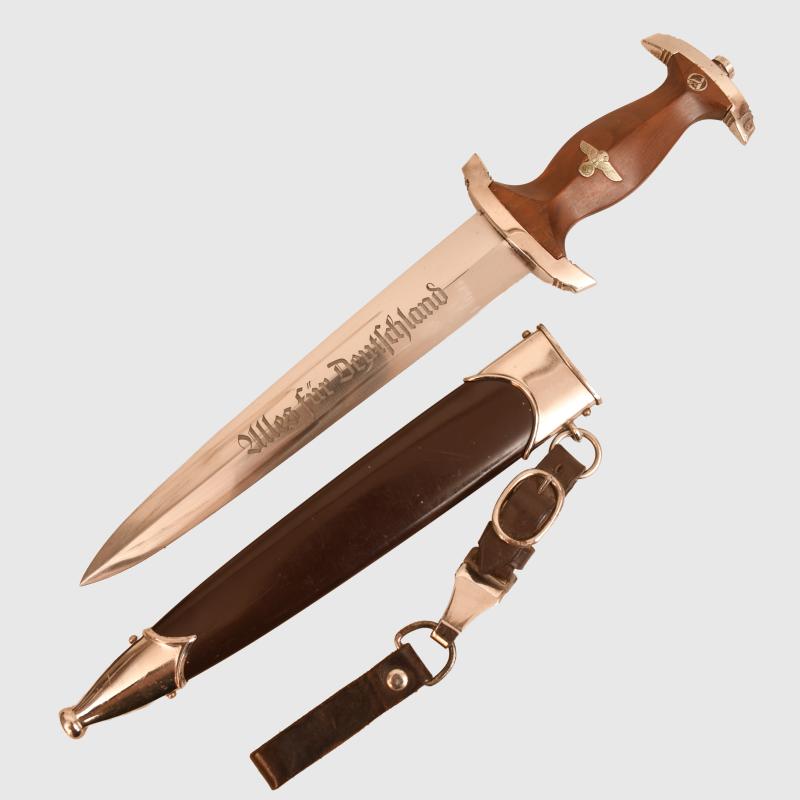 GERMAN WWII SA MODEL 33 MANS DAGGER. VERY CLOSE TO MINT.