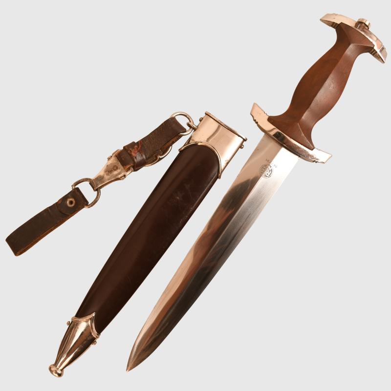 GERMAN WWII SA MODEL 33 MANS DAGGER. VERY CLOSE TO MINT.