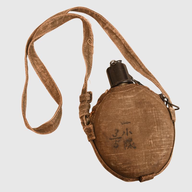 JAPANESE WWII NAVAL ISSUE WATER BOTTLE.