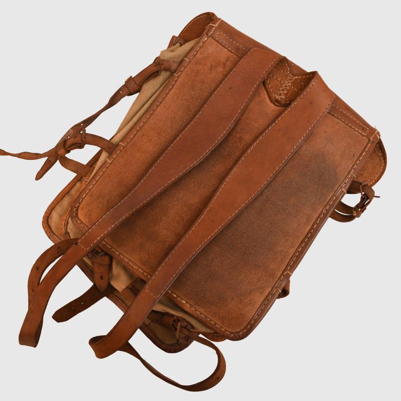JAPANESE WWII OFFICERS OR NCO LEATHER AND CANVAS BACK PACK.