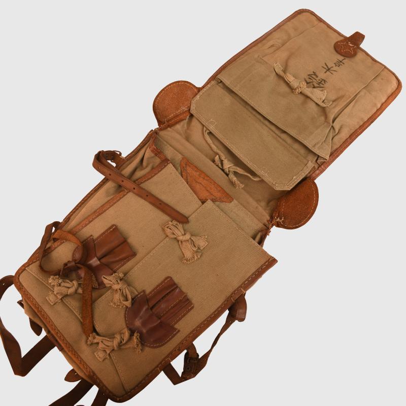 JAPANESE WWII OFFICERS OR NCO LEATHER AND CANVAS BACK PACK.