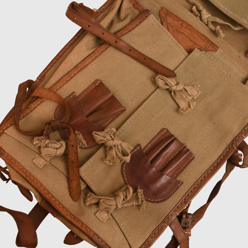 JAPANESE WWII OFFICERS OR NCO LEATHER AND CANVAS BACK PACK.