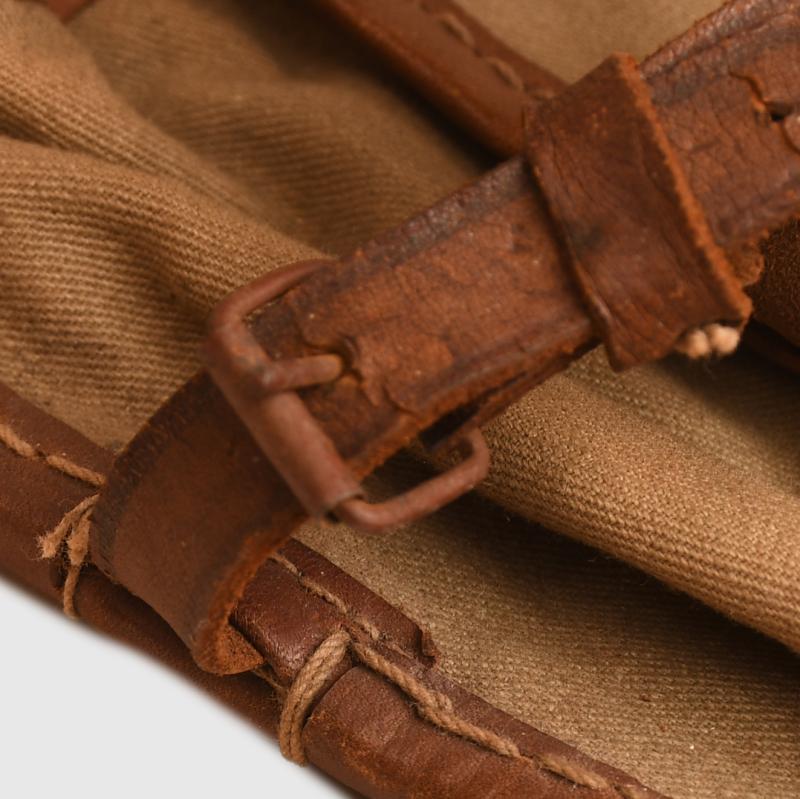 JAPANESE WWII OFFICERS OR NCO LEATHER AND CANVAS BACK PACK.