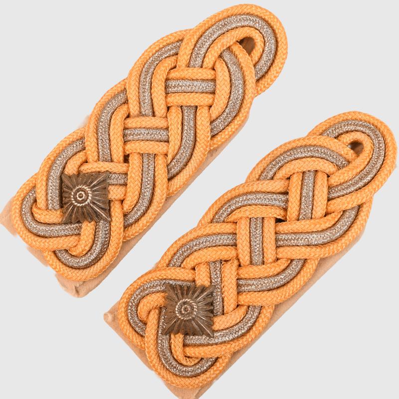GERMAN WWII LUFTWAFFE GENERAL LEUTNANT SHOULDER BOARDS.