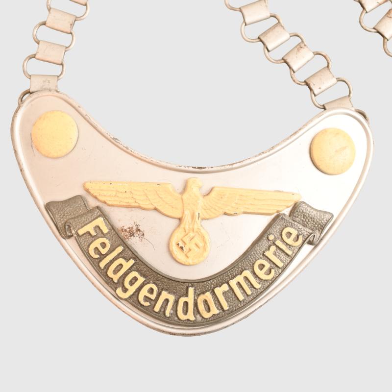 GERMAN WWII FELDGENDARMERIE GORGET.