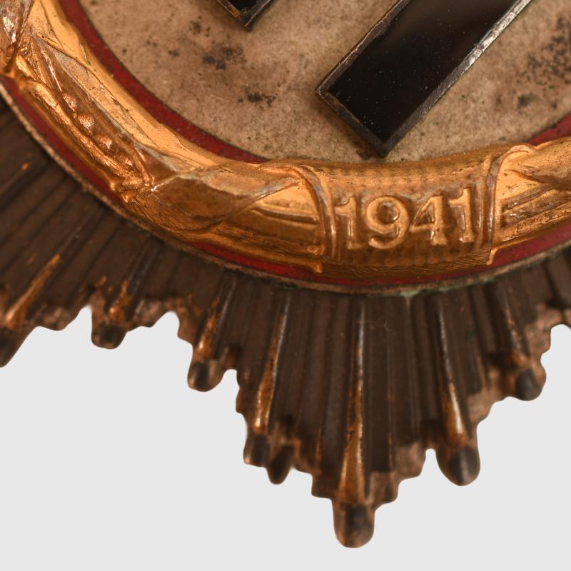 GERMAN WWII GERMAN CROSS IN GOLD BY DESCHLER.